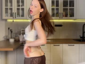 girl
        tweety_doing_sweety cam image #3719305