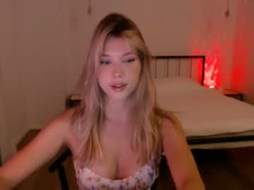 girl
        bitter_moon cam image #512535