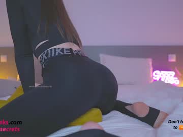girl
        miss_ak cam image #608707