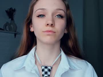 girl
        caressing_glance cam image #2304470