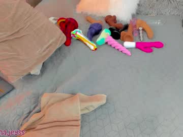 girl
        marianajeyss cam image #51586