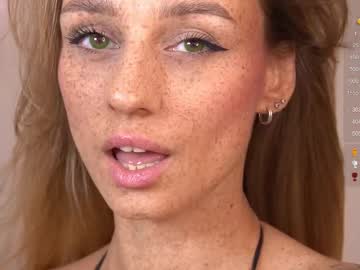 girl
        artease cam image #4133580