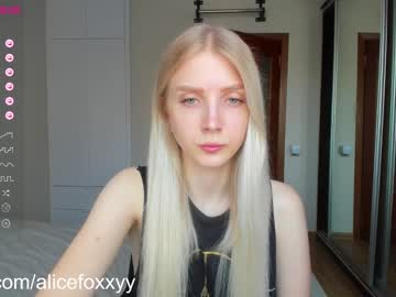 girl
        oh_honey_ cam image #1466878