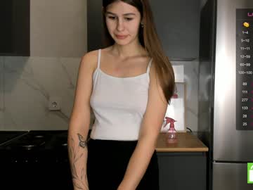 girl
        lynnatlee cam image #3736111