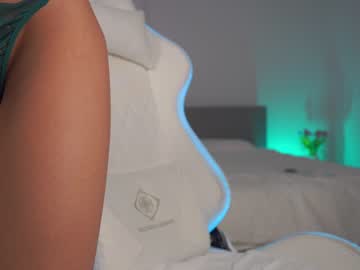 girl
        emma_land cam image #695302