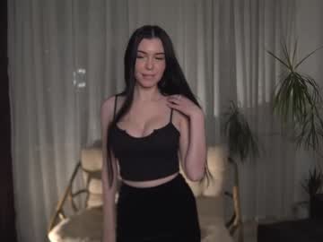 girl
        sophie_lin cam image #1004084