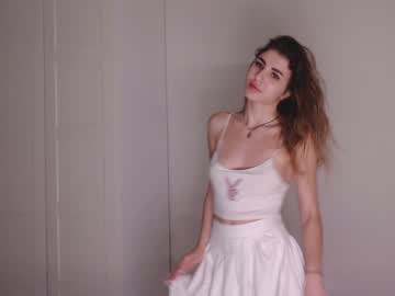 girl
        daisy_flo cam image #1453892