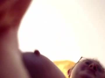 girl
        roxyrolla cam image #383658