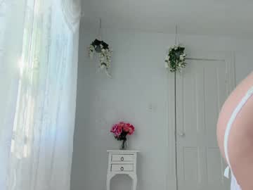 girl
        littlegreekflower cam image #4202420