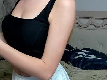 girl
        _emerald_heart_ cam image #4025000