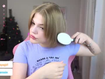 girl
        maya_blonde18 cam image #3911196