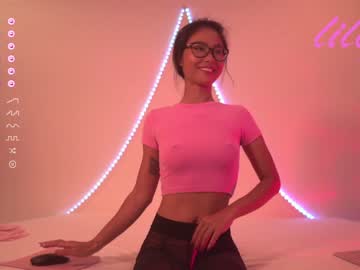girl
        _lillilly_ cam image #1901608