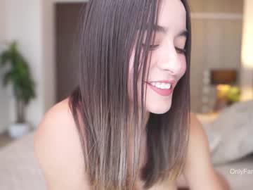 girl
        emyii cam image #909017
