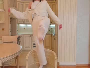 girl
        harrieteasley cam image #3466823