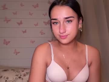 girl
        adorablair cam image #3538075