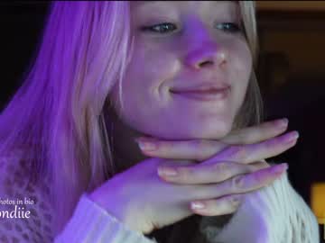 girl
        bestblondiiecb cam image #668234