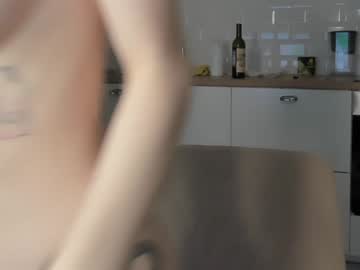 girl
        mia_gothh cam image #3119960