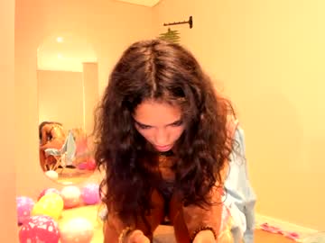 girl
        makayla77 cam image #1684630
