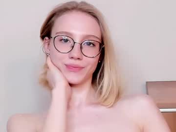 girl
        dawnwillrise cam image #3040132