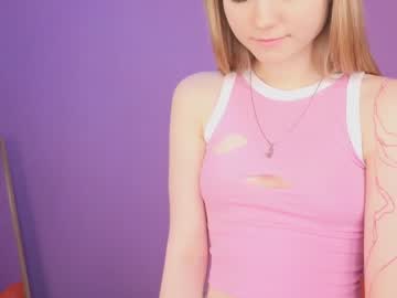 girl
        alisia_spinnet cam image #1983160