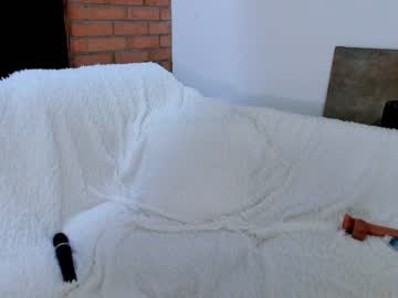 girl
        loonyko cam image #2829413
