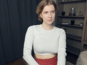 girl
        kristi_moss cam image #1874658