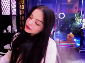girl
        alma_pearl cam image #2662533