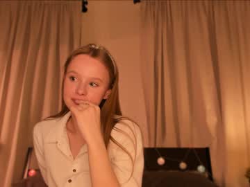 girl
        aislyworld cam image #2414752