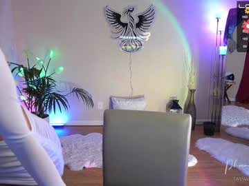 girl
        phoenix_taylor cam image #1277943