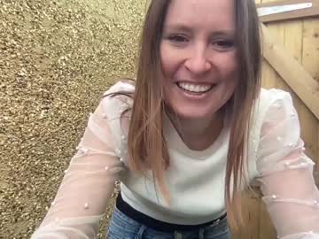 girl
        eatmypie69 cam image #2485376