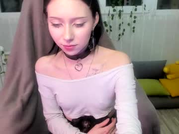 girl
        angel_pm cam image #4432911