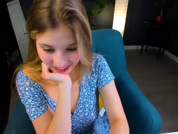 girl
        milablush cam image #1008600