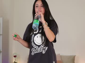 girl
        annie_dreams cam image #2420651