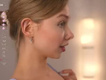girl
        april_blush cam image #4603892