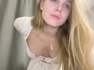 girl
        gosssip cam image #363086