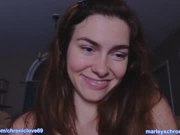 girl
        chroniclove cam image #1335751