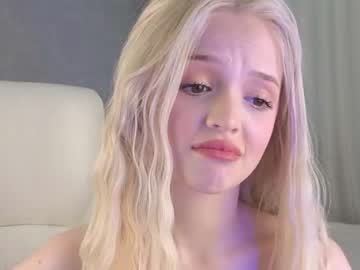 girl
        white_lol cam image #2708951