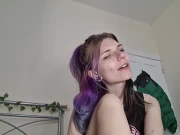 girl
        lizzyylovesick cam image #2961346