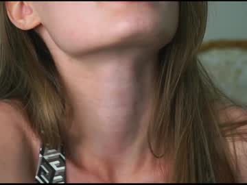girl
        merciabenthall cam image #3182021