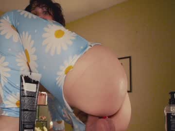 girl
        chery_lady22 cam image #3553099