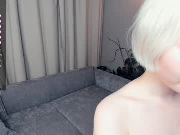 girl
        silvergloss cam image #1730556