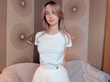 girl
        nectar_peach cam image #2676497
