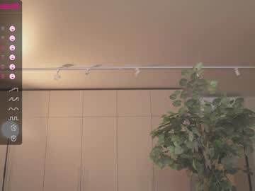 girl
        oki_dokie cam image #1557470