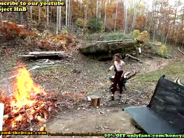 couple
        honeyand_thebear cam image #70520