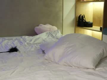 girl
        yournaughtymiss cam image #2297115