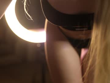 girl
        owlluree cam image #1781340
