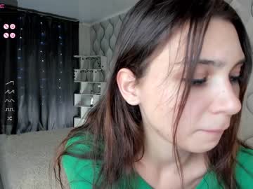 girl
        ariella_moore cam image #1917785
