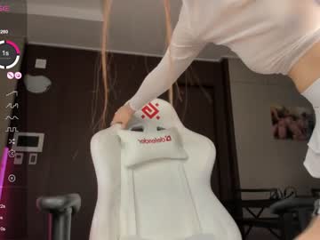 girl
        lo_vely_su cam image #2299702