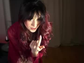 girl
        greeny_mat cam image #4220454