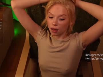 girl
        sonyaplush cam image #283406